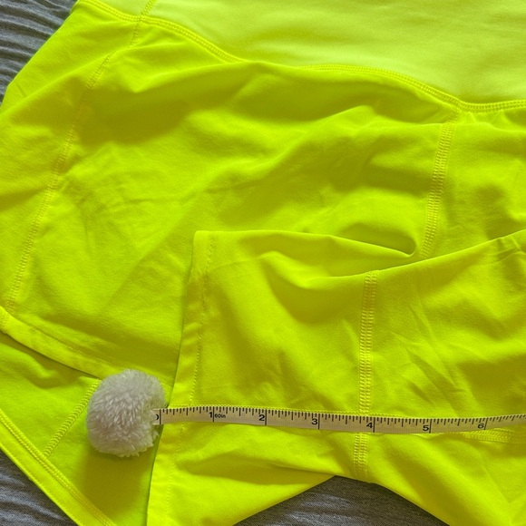 Lululemon Speed Up Mid-Rise Short 4"- Highlight Yellow- Size 6- EUC - Picture 6 of 10